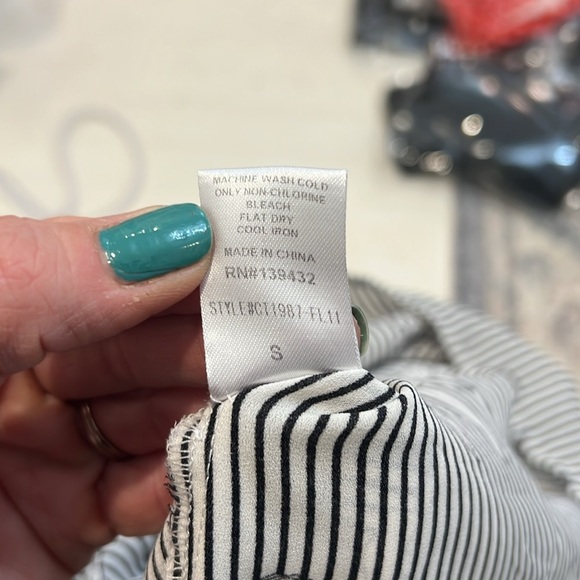 Papermoon Floral Striped Women's Top size small. In excellent condition! - Picture 8 of 9